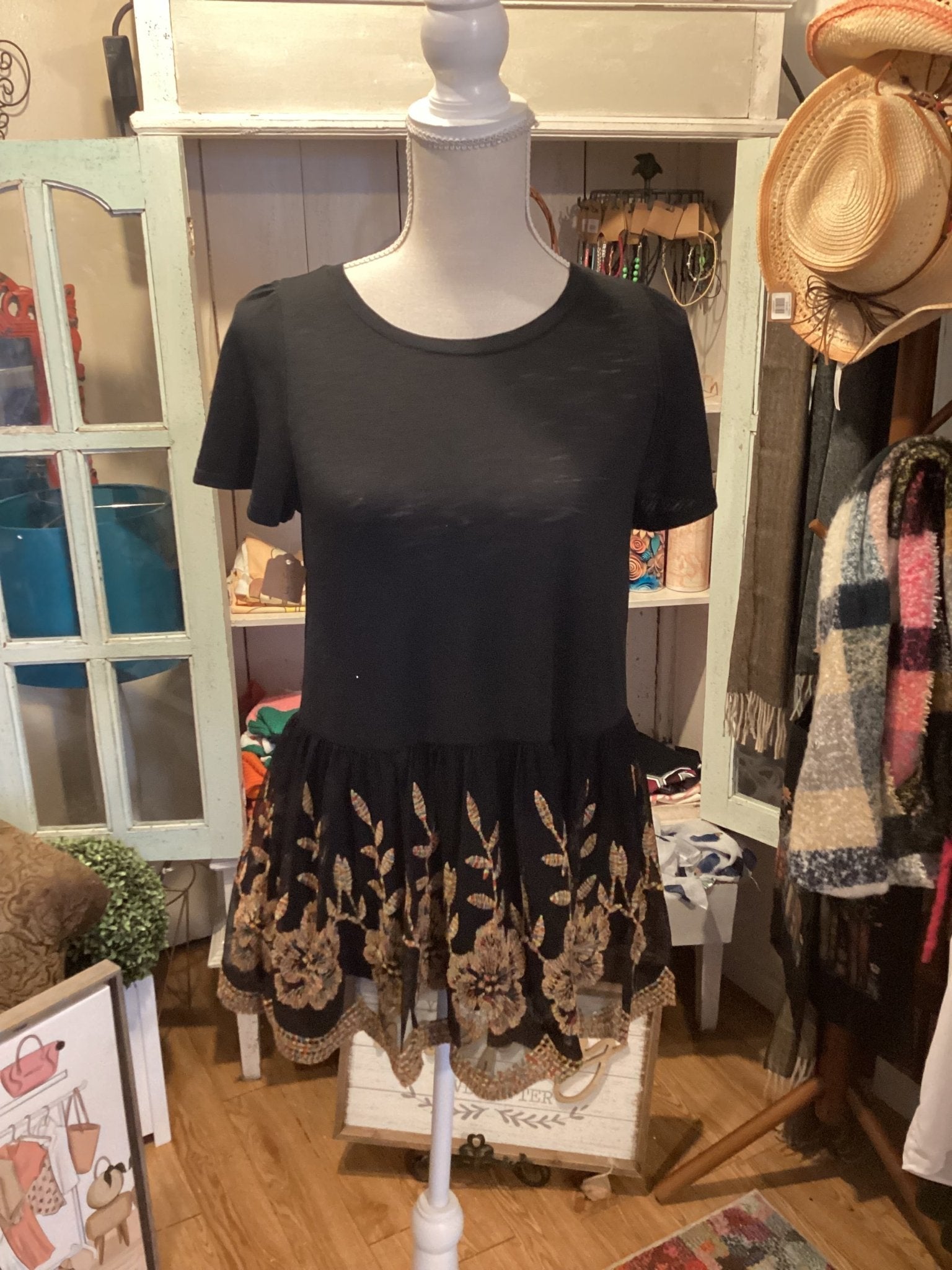 Altered state black Top size small - #shop_name Jess's Unique Boutique