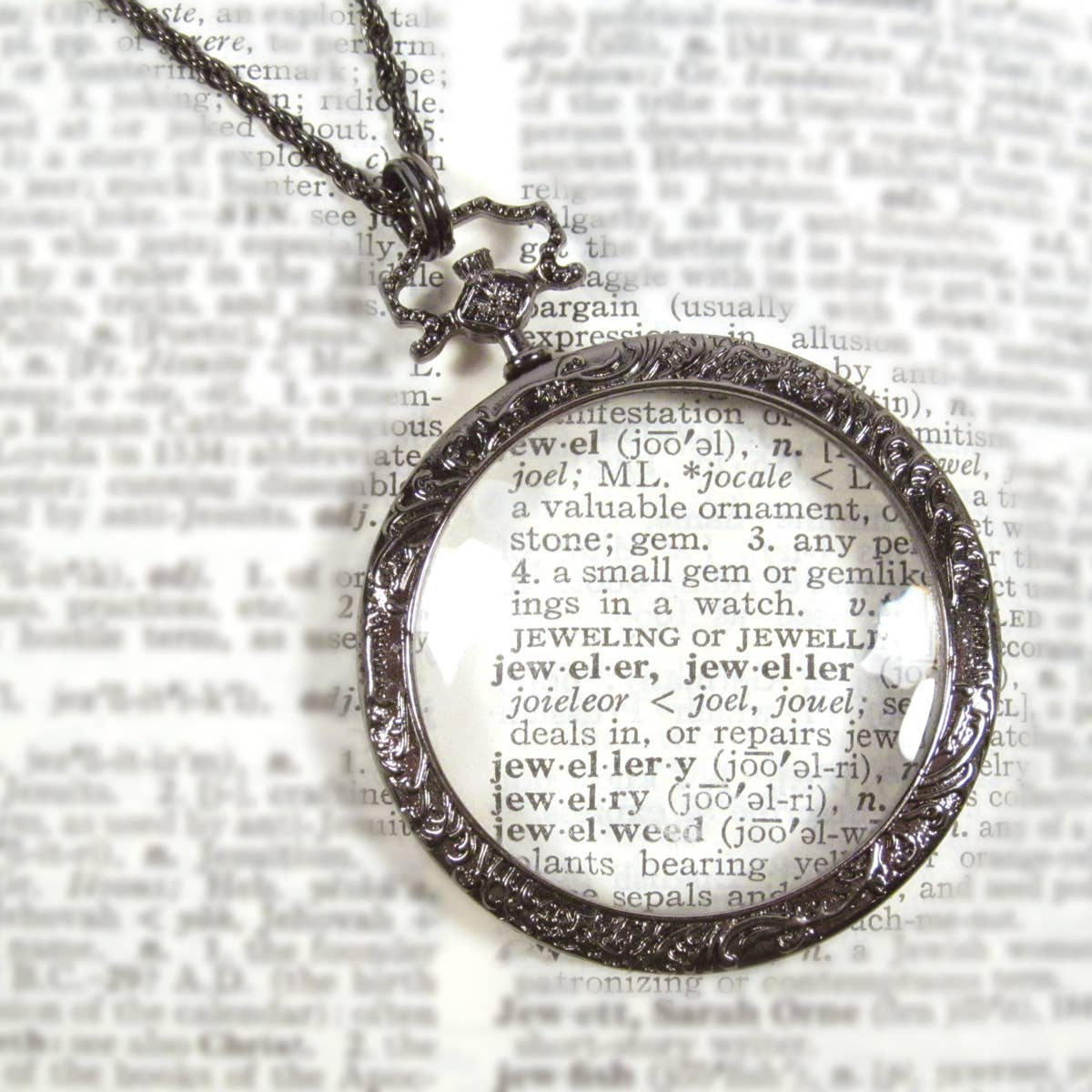 ZAD - Fashion Inspector Vintage Magnifying Glass Necklace