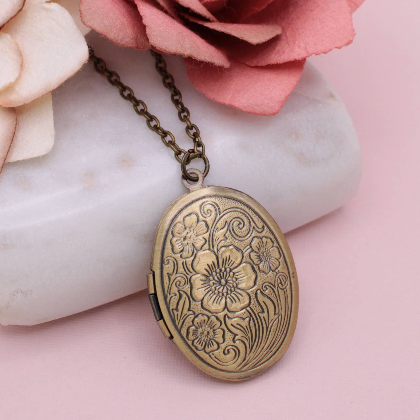 ZAD - Vintage Memories Gold Floral Locket Necklace
