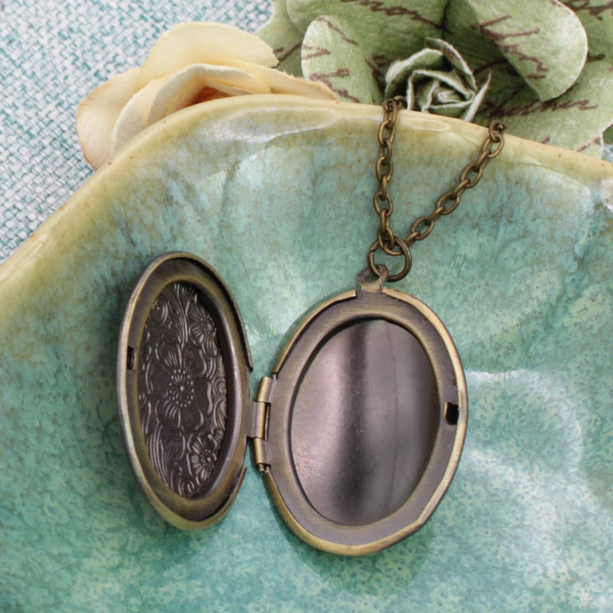 ZAD - Vintage Memories Gold Floral Locket Necklace