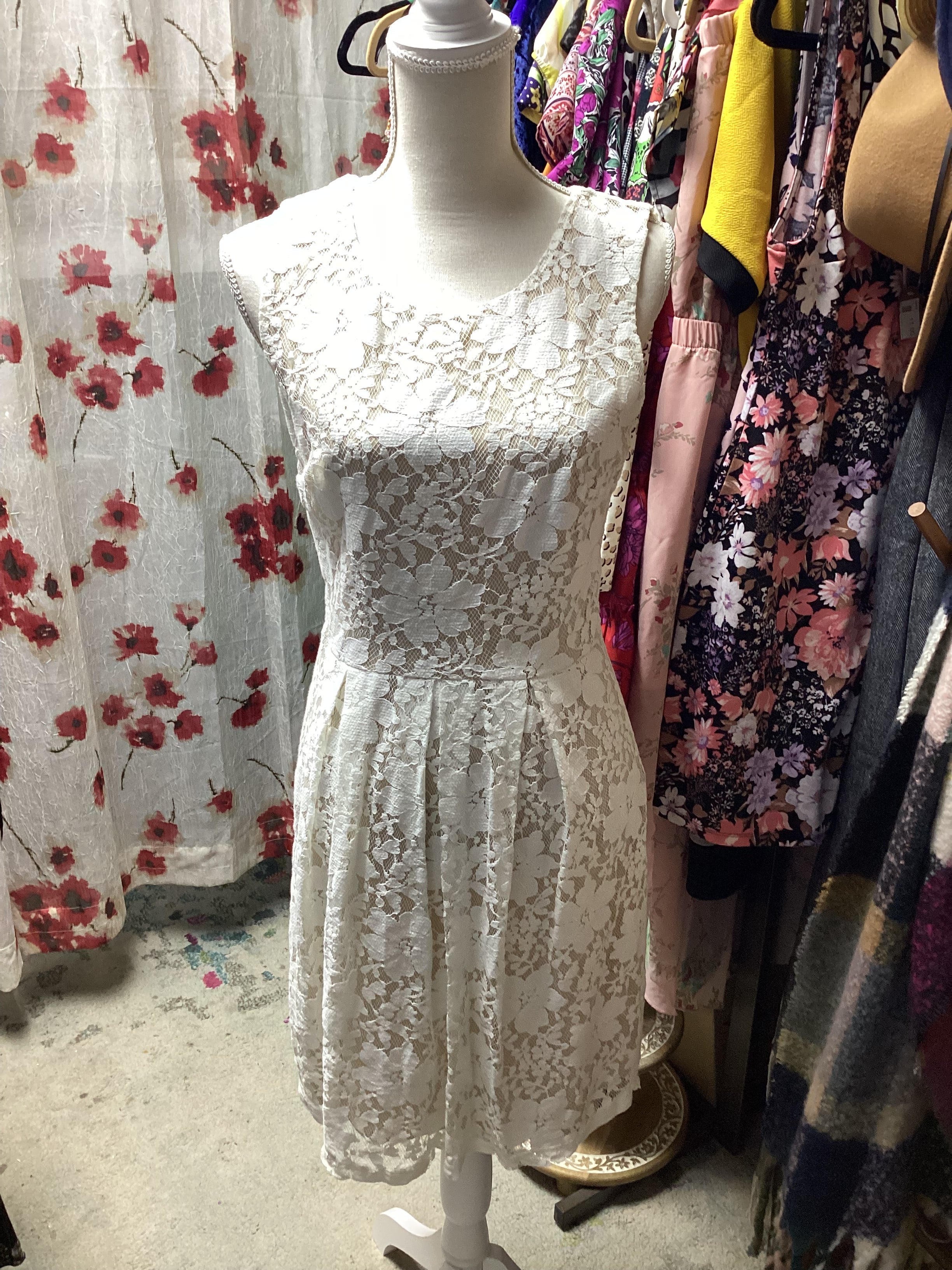 Enfocus Studios White lace Dress Size 8