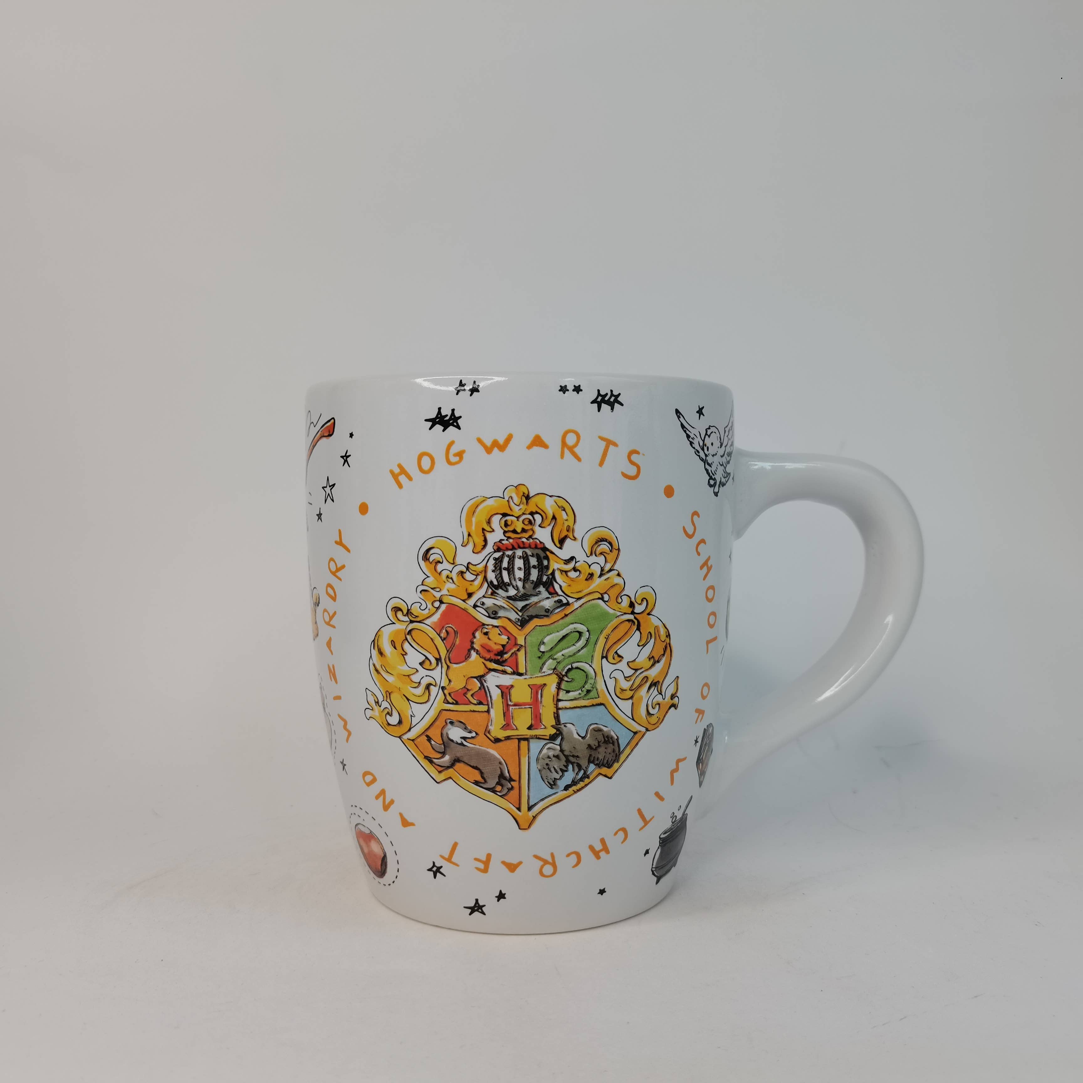 Silver Buffalo - Harry Potter Crest Vintage 25Oz Jumbo Curved Ceramic Mug