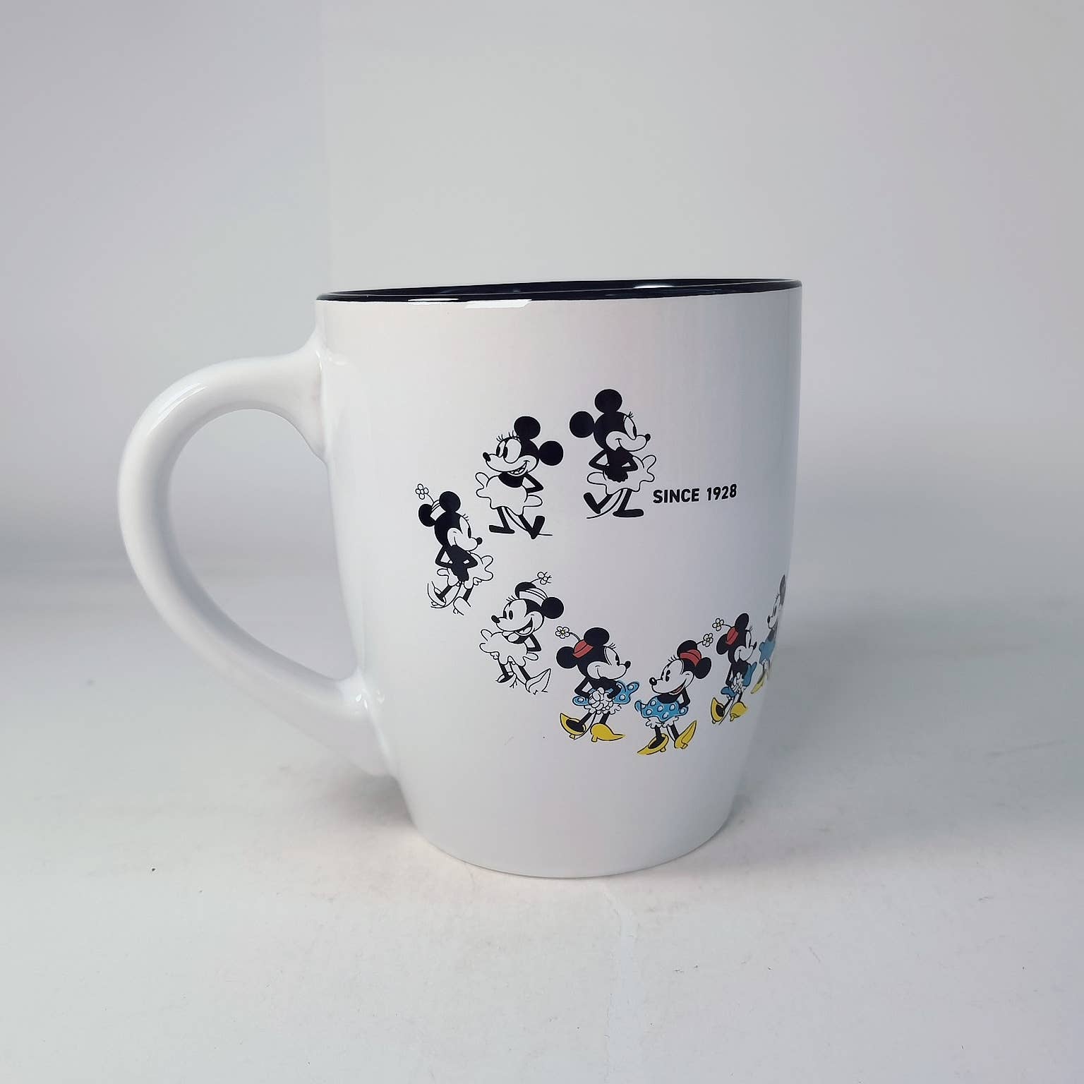 Silver Buffalo - Disney Minnie Mouse 25oz Jumbo Curved Ceramic Mug