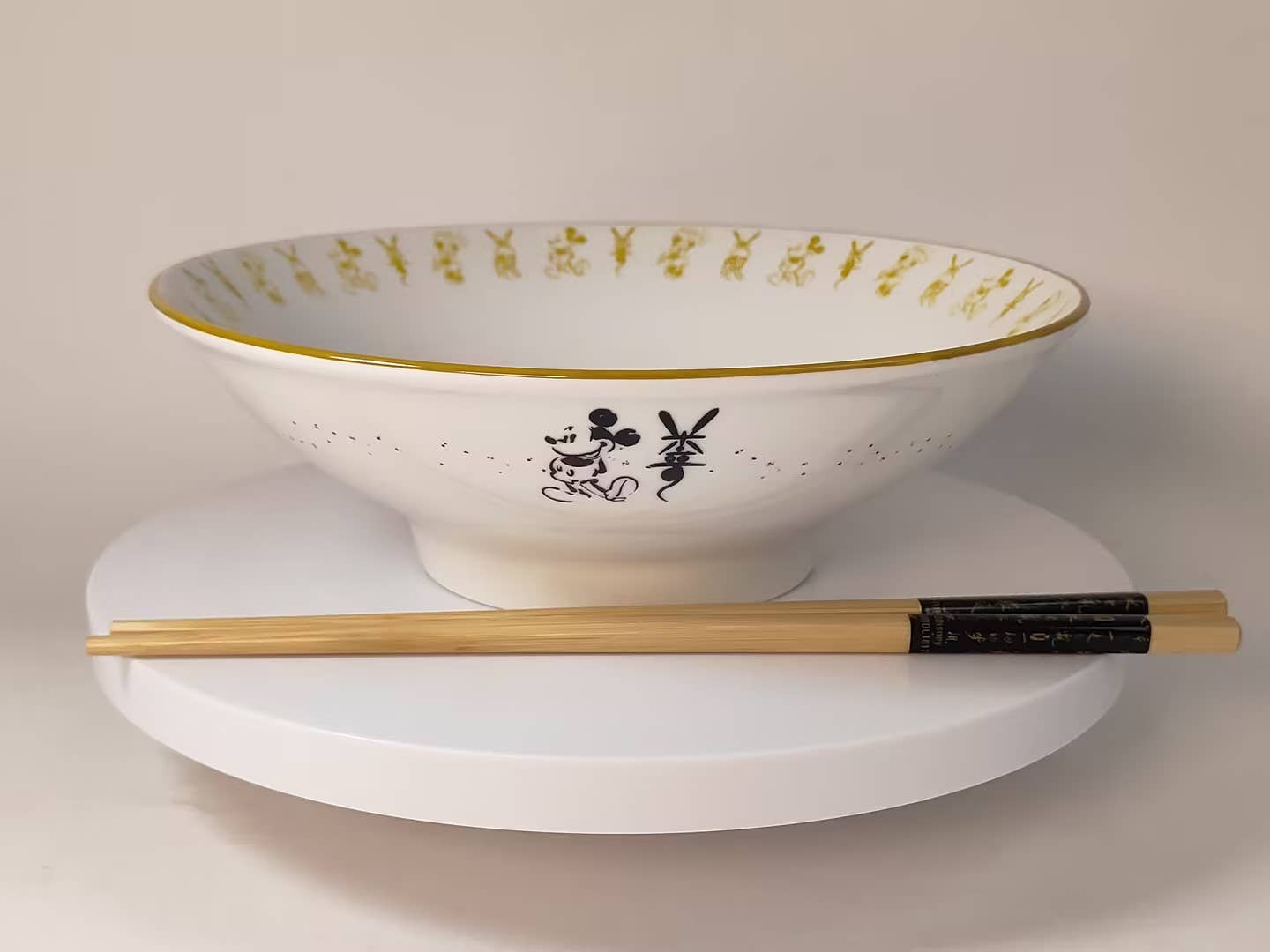 Silver Buffalo - Mickey Minnie Calligraphy Boxed 30oz Ceramic Ramen Bowl