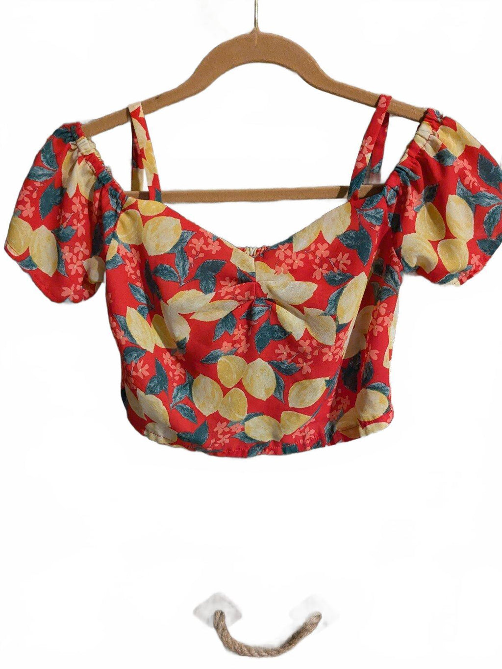 Top Love & Piece Lemon Print Crop top juniors large