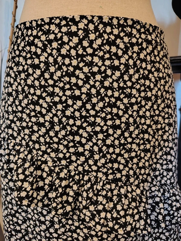 Luna Black & Cream Floral Tiered Midi Skirt | Medium