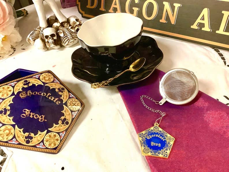 All Little Cute Things - Tea Ball Infuser Harry Potter Chocolate Frog Candy Box