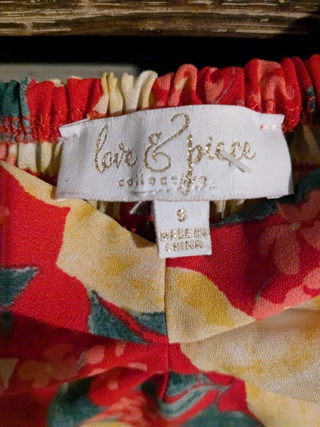 Top Love & Piece Lemon Print Crop top juniors large