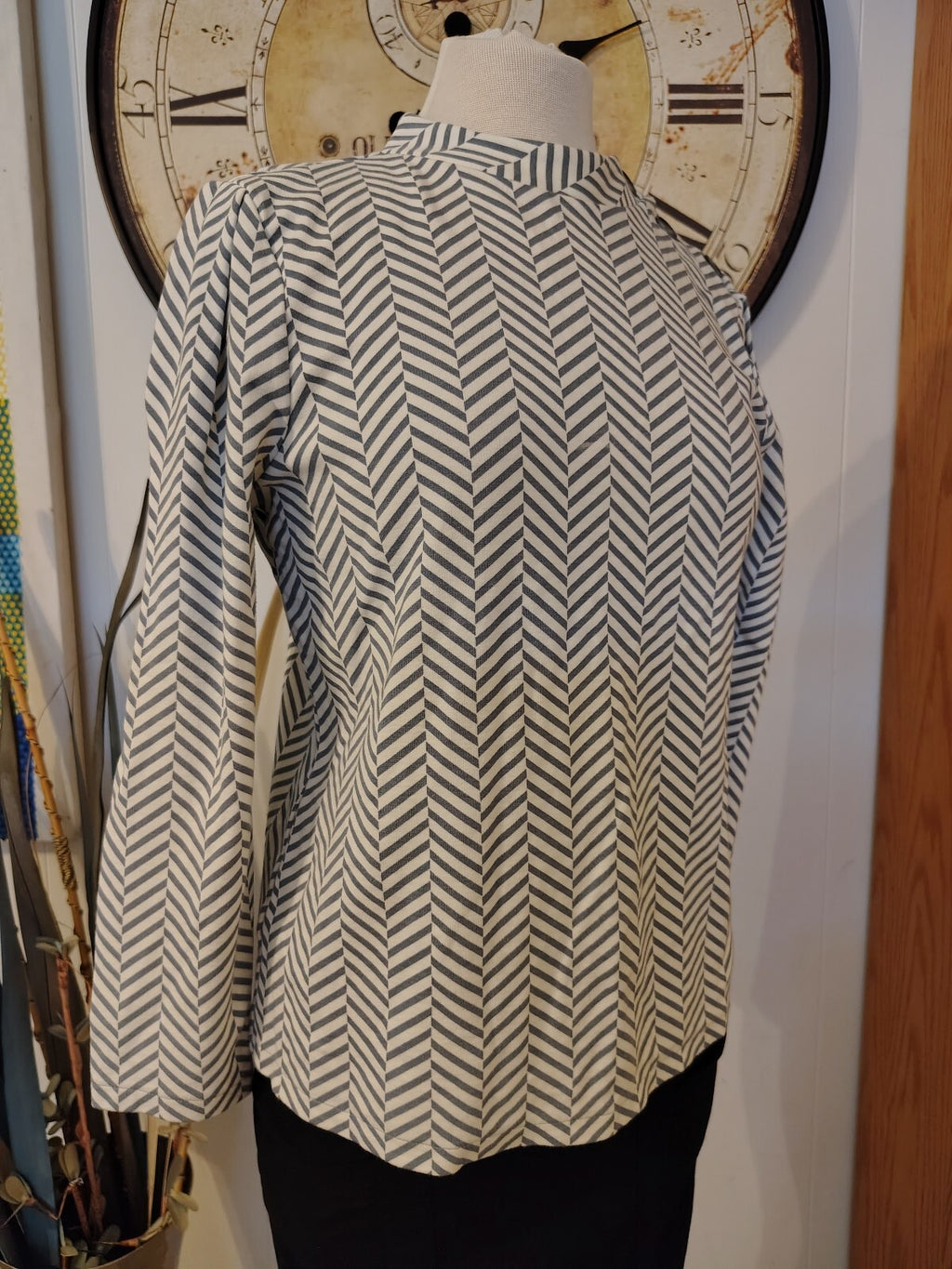 Ann Taylor Medium Chevron Pattern Button Shoulder Long-Sleee