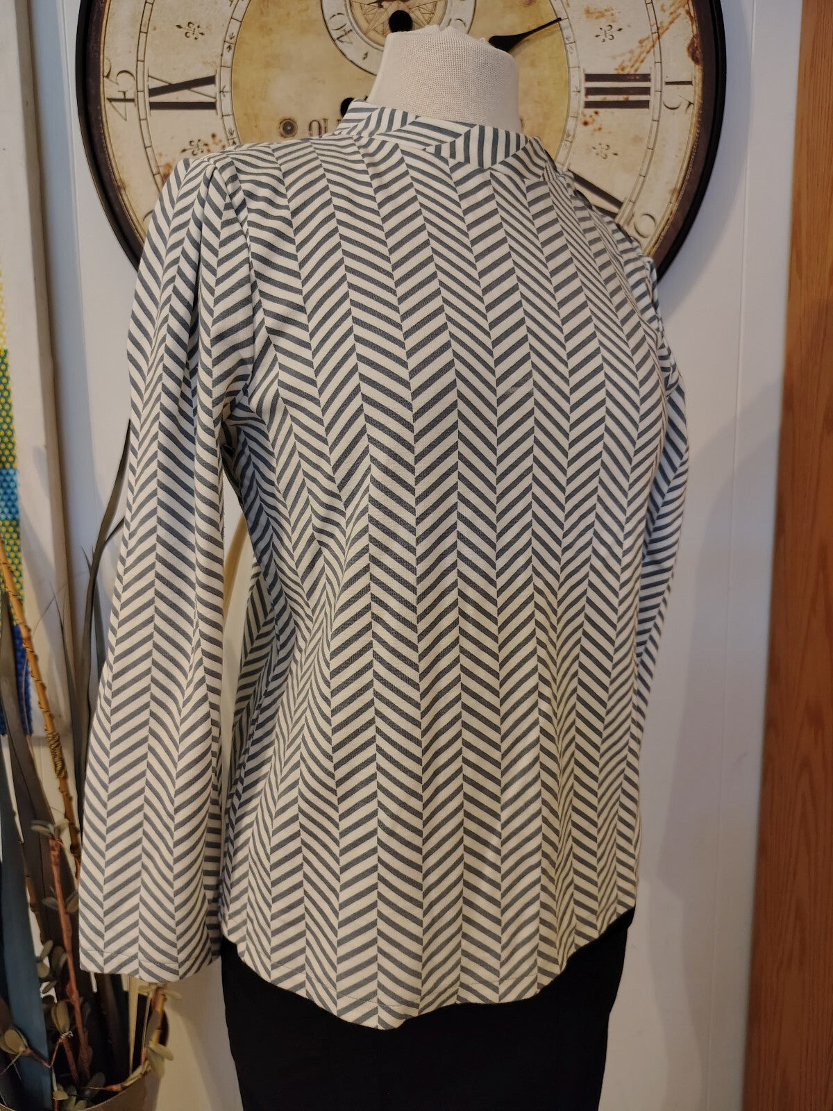 Ann Taylor Medium Chevron Pattern Button Shoulder Long-Sleee