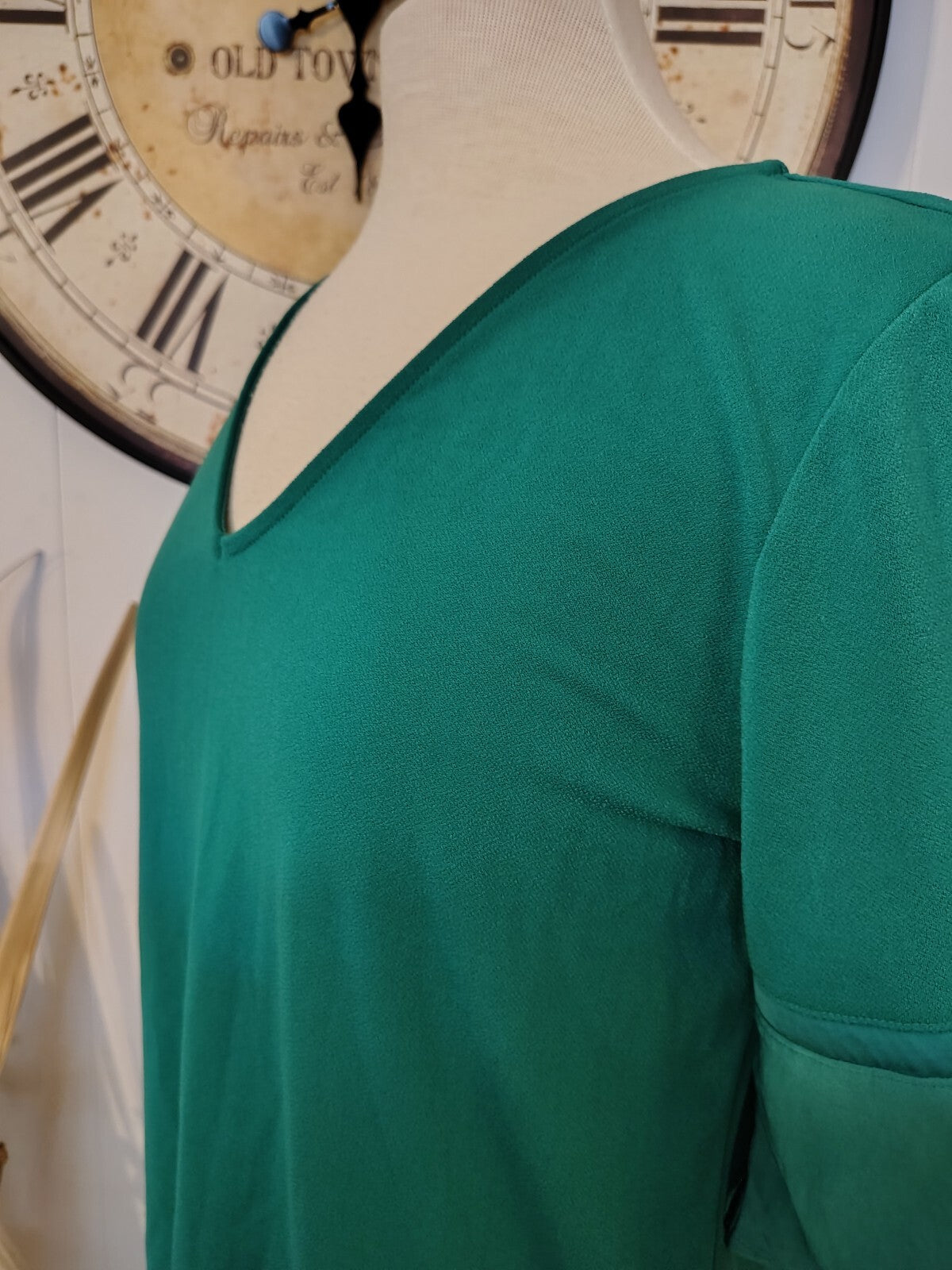 Banana Republic Medium Green V-Neck Top with Tie Sleeve NWT
