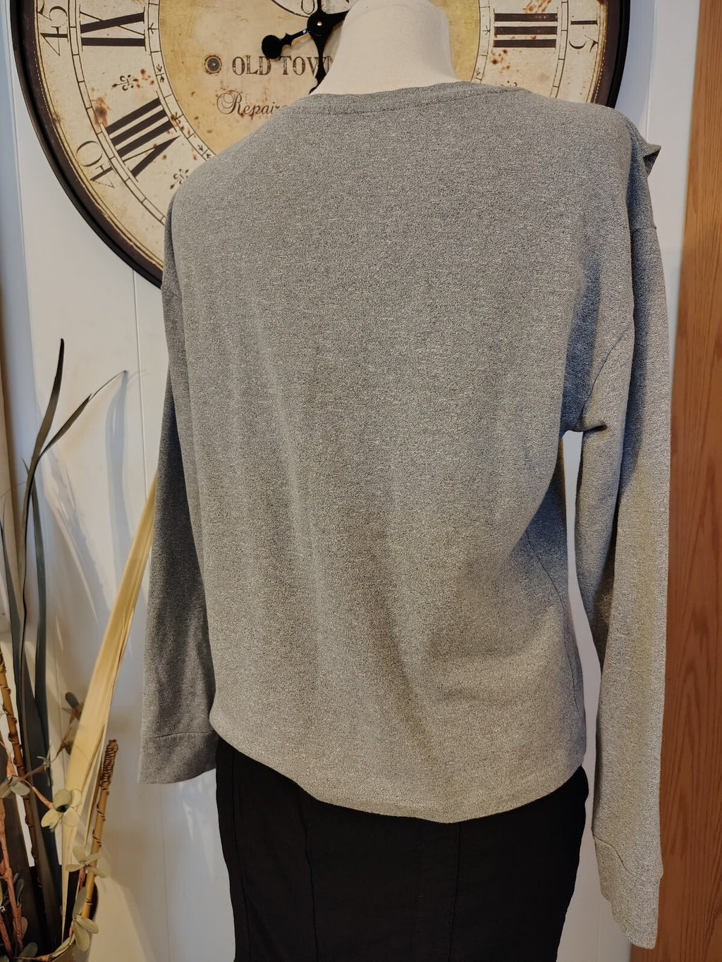 NY & Co Gray Ruffle Detail Long Sleeve Sweater Top XS