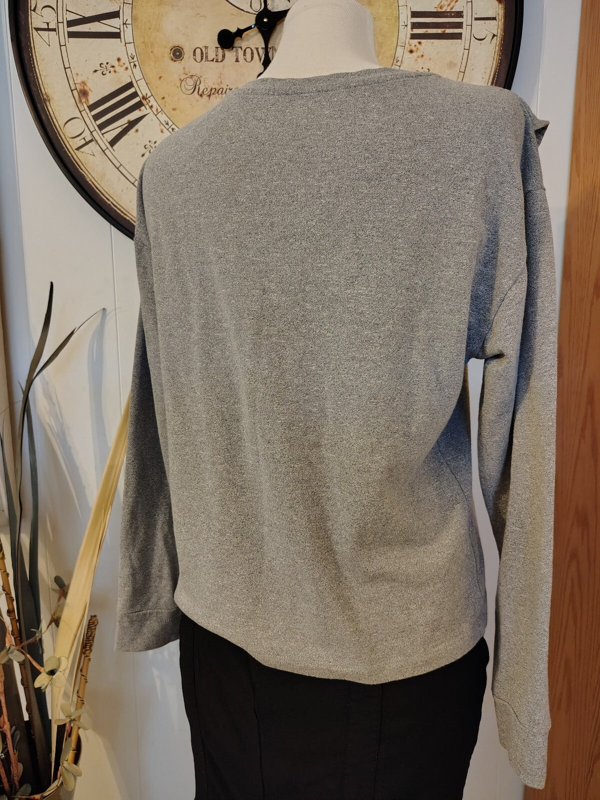 NY & Co Gray Ruffle Detail Long Sleeve Sweater Top XS