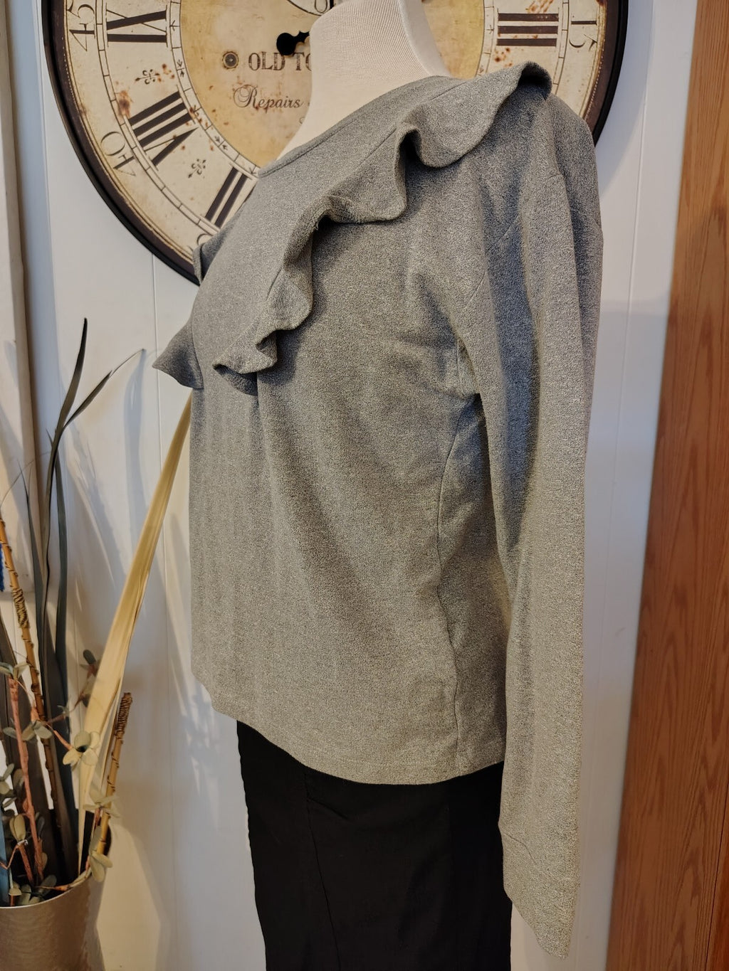 NY & Co Gray Ruffle Detail Long Sleeve Sweater Top XS