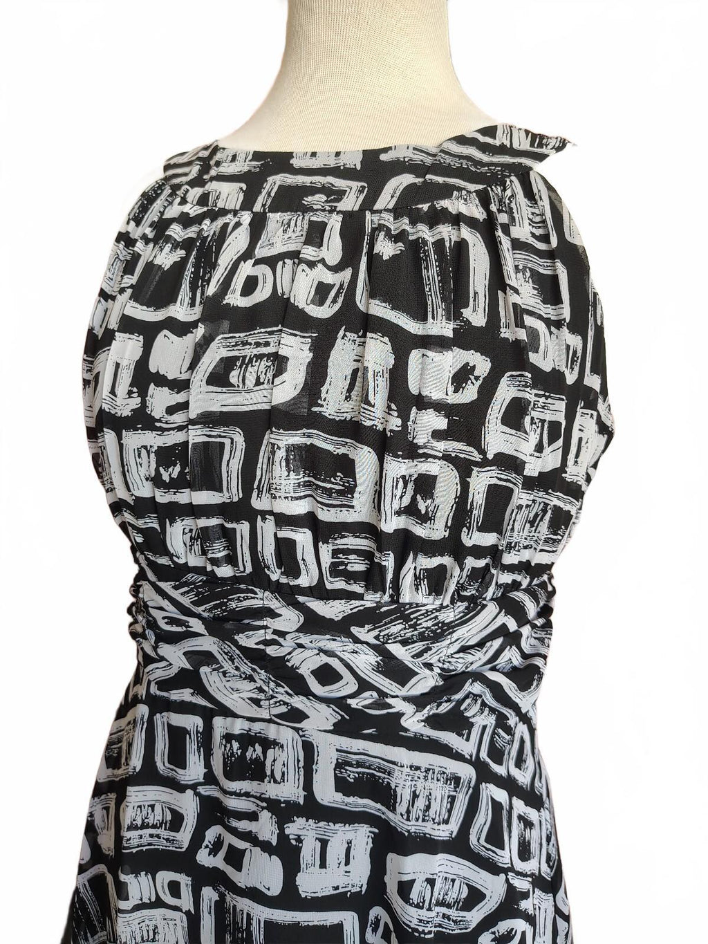 Black and White Geometric Print Sleeveless Midi Dress 10
