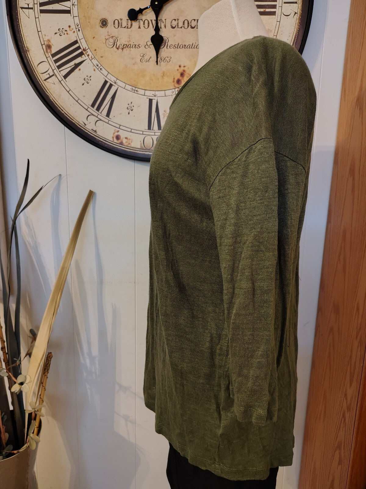 Tahari Olive Green 100% Linen Button-Back Long Sleeve Top, L