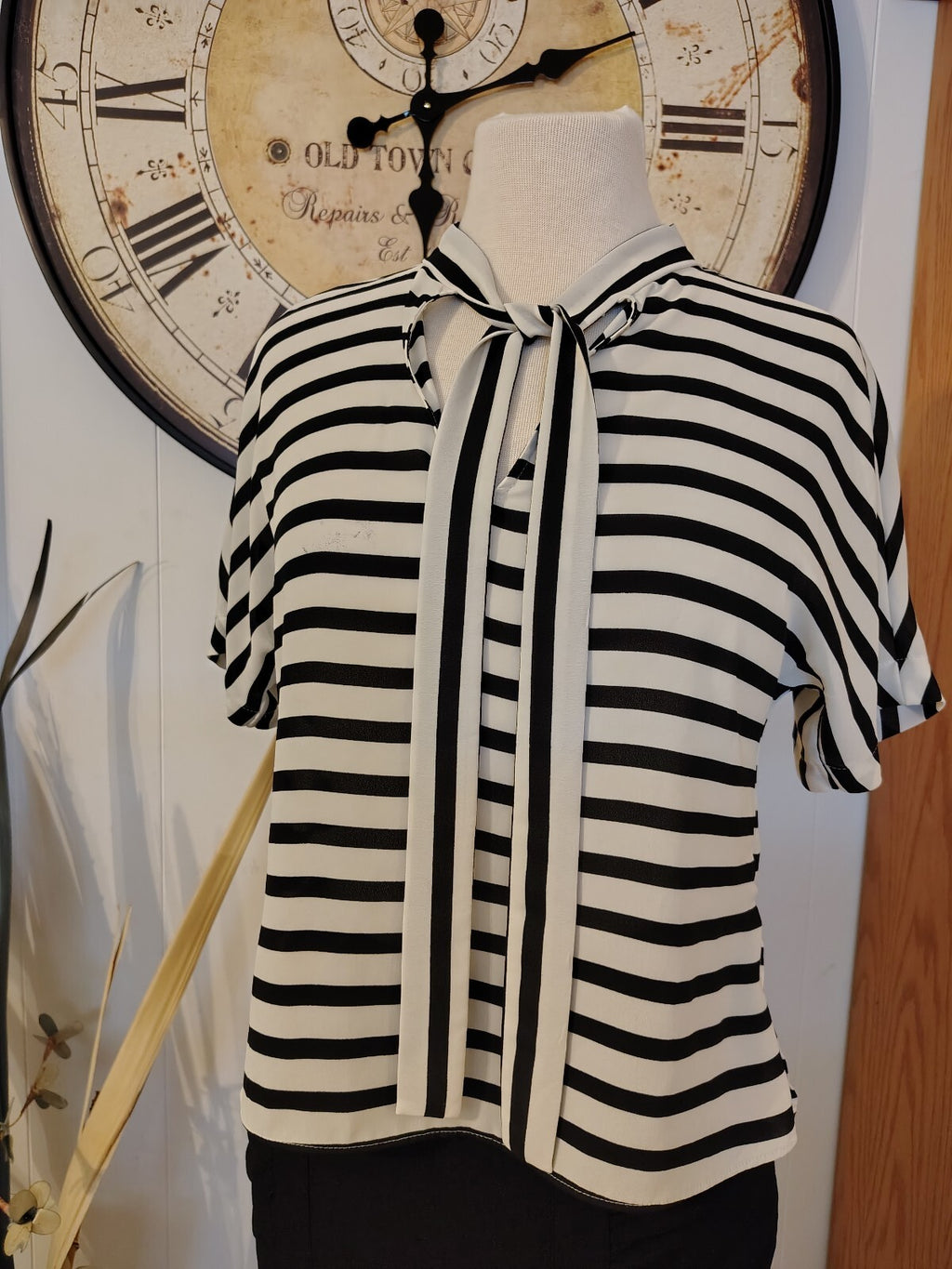 Express Women's Black & White Striped Short Sleeve Blouse XS