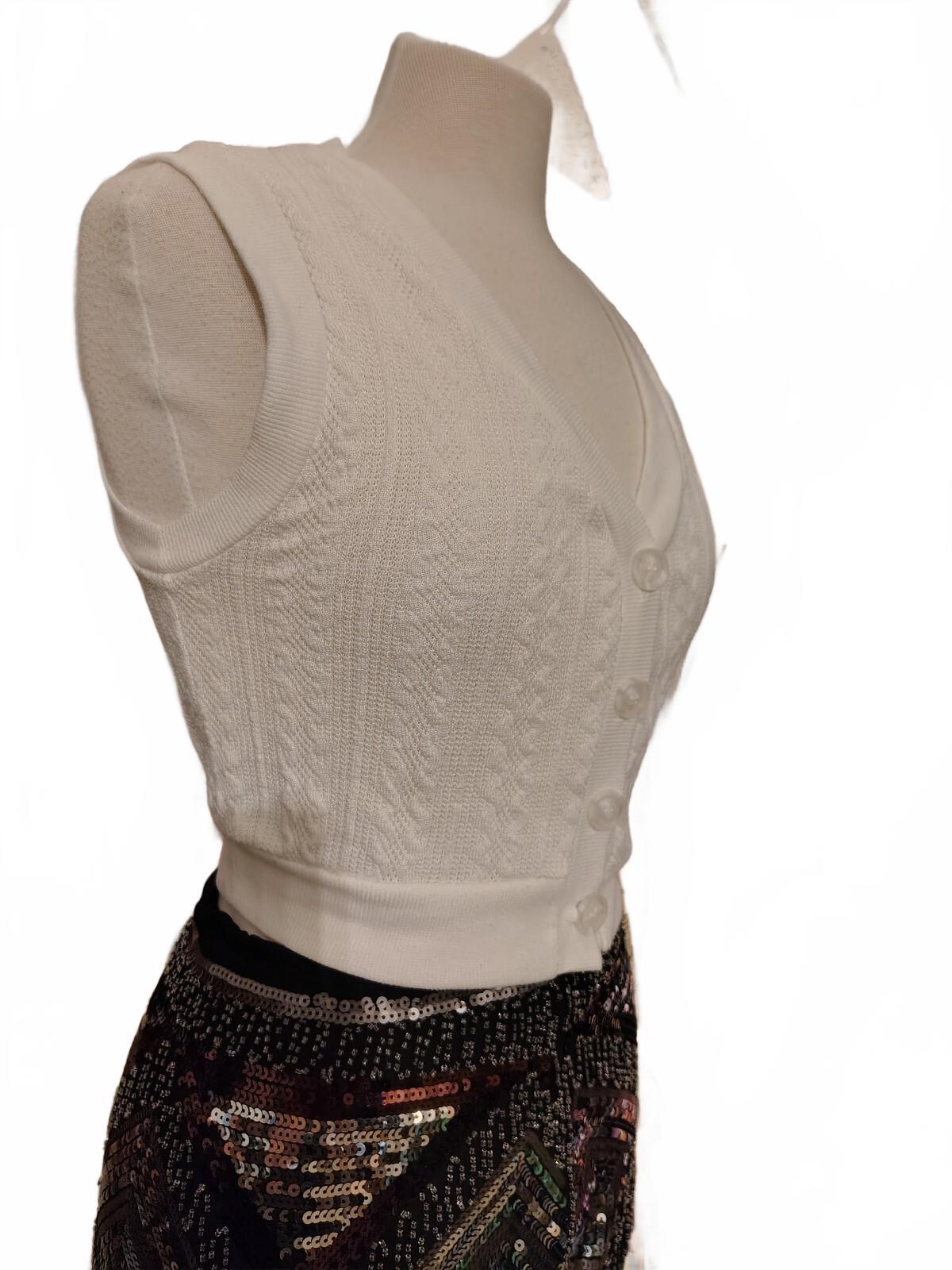 White Sleeveless Cable Knit Button-Up Vest Urban Romantics M