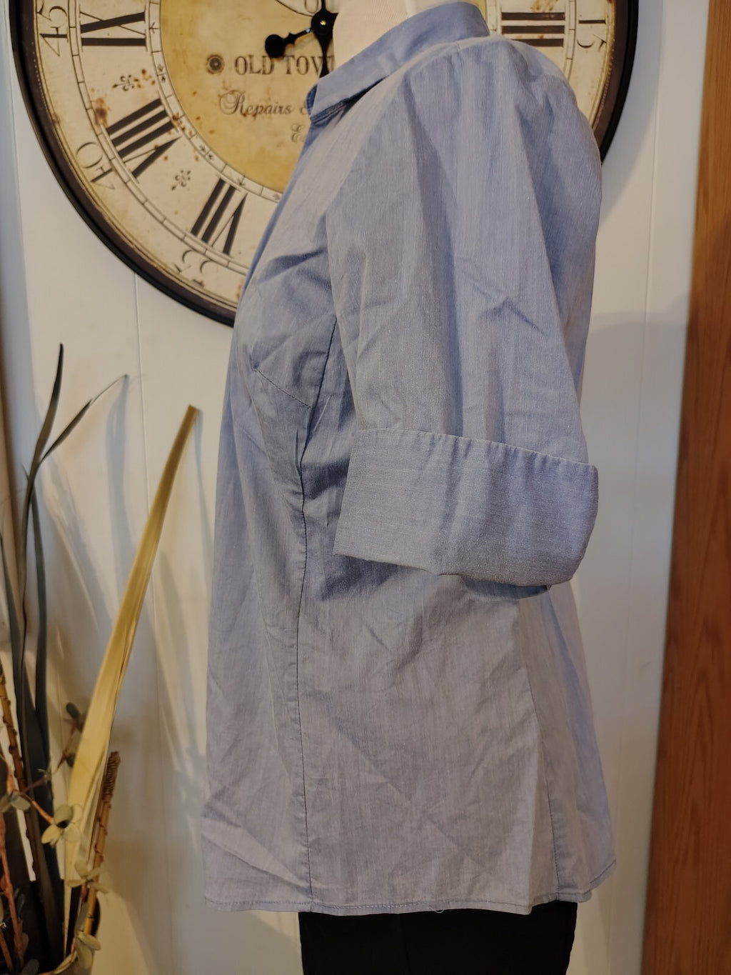 New York & Company Women's Medium Light Blue Button-Up