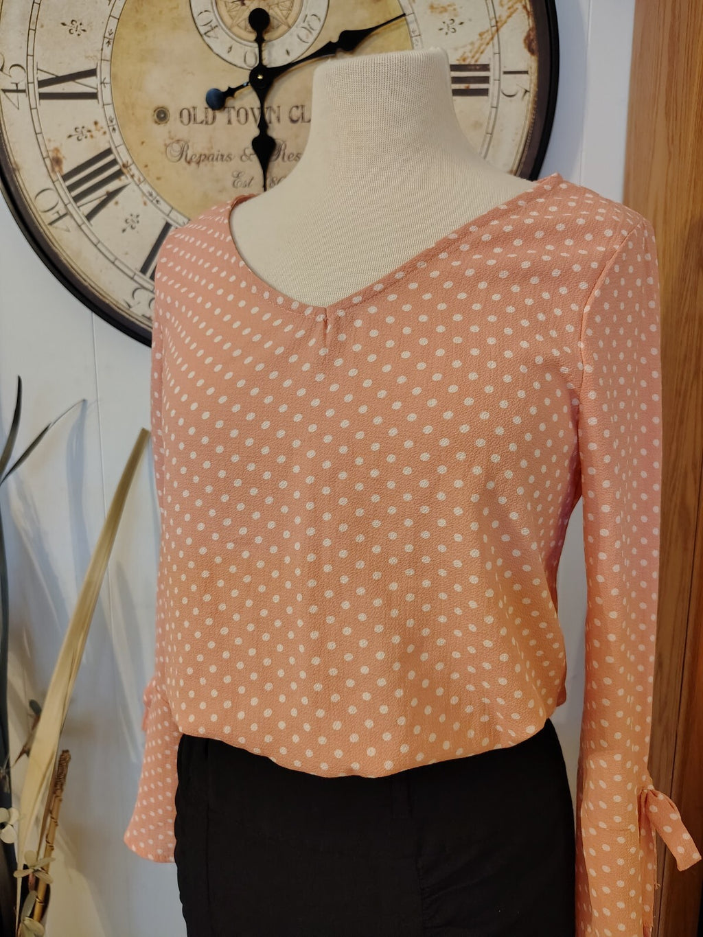 Theoutfit Women's Medium Peach Polka Dot Long Sleeve Blouse