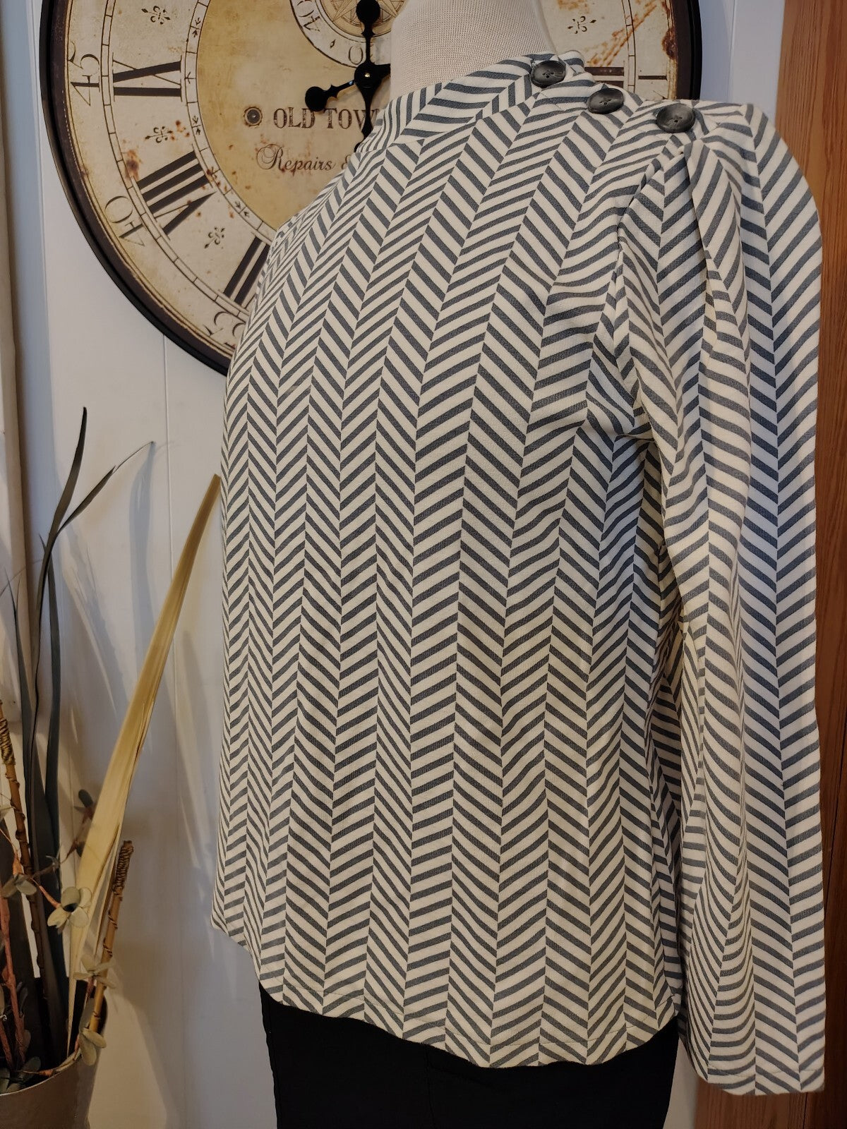 Ann Taylor Medium Chevron Pattern Button Shoulder Long-Sleee