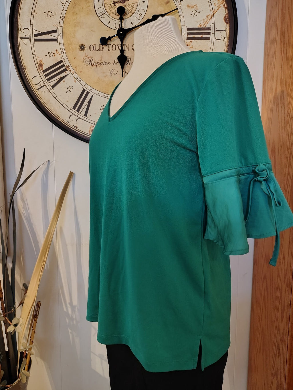 Banana Republic Medium Green V-Neck Top with Tie Sleeve NWT
