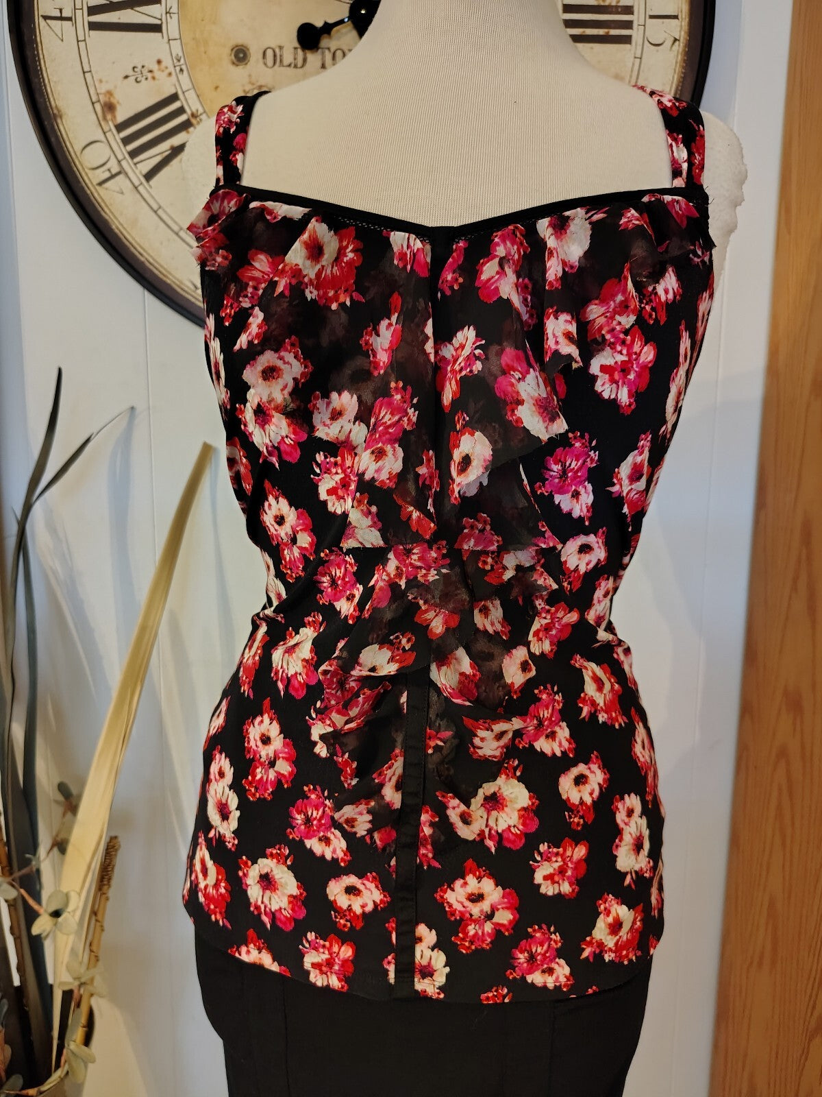 White House Black Market Floral Ruffle Pink Black Y2K Medium