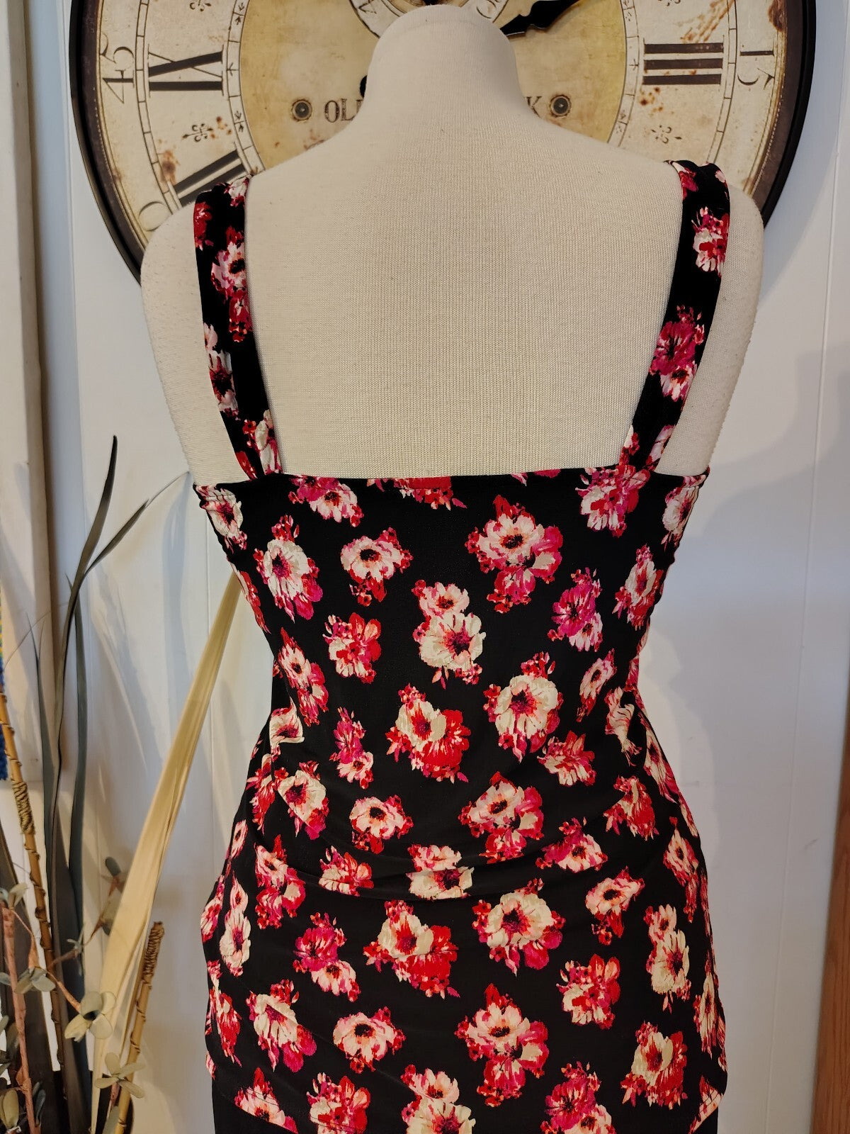 White House Black Market Floral Ruffle Pink Black Y2K Medium