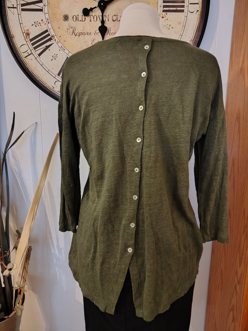 Tahari Olive Green 100% Linen Button-Back Long Sleeve Top, L