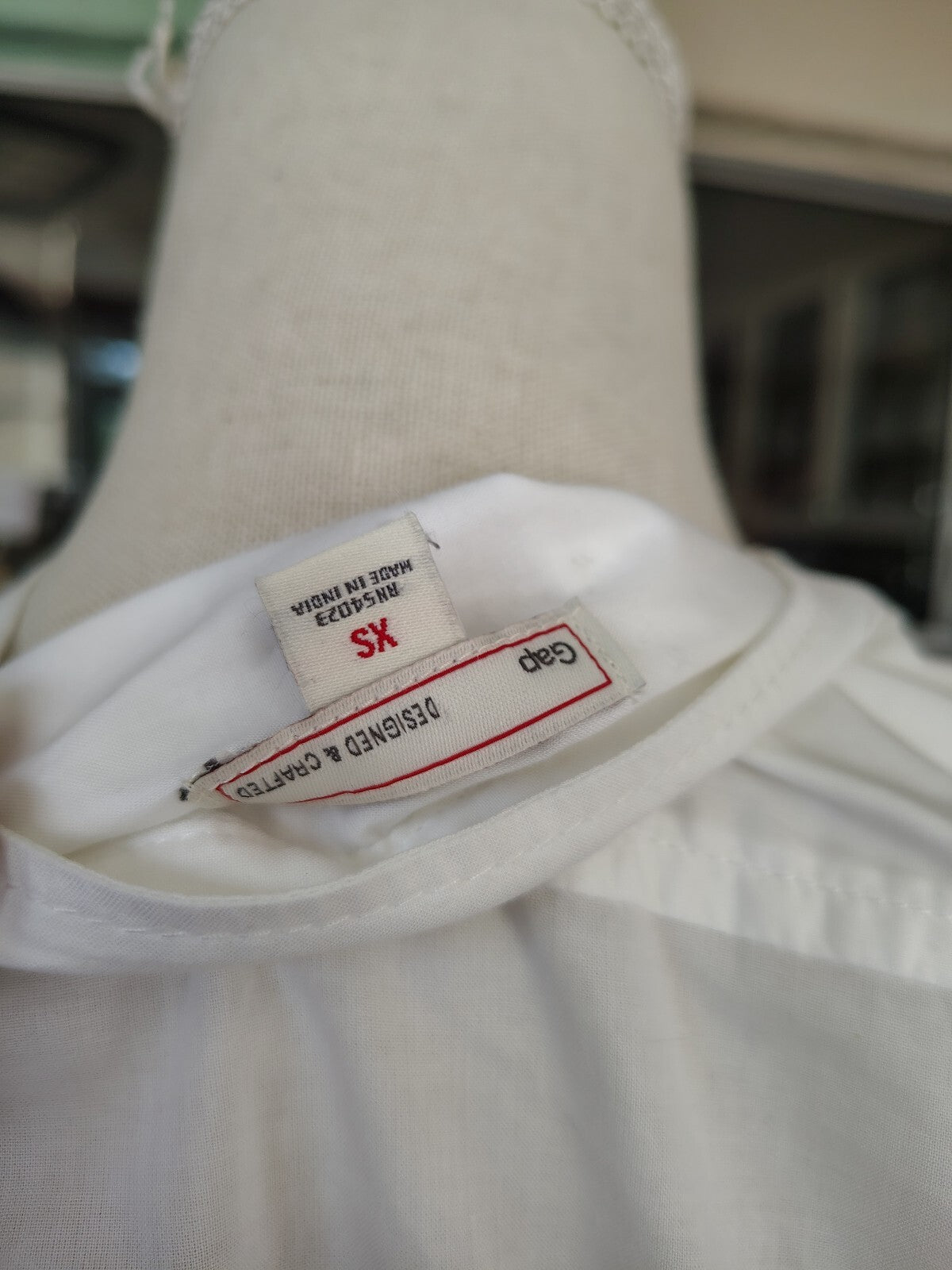 Gap Women's White Long Sleeve Button-Front Shirt Size XS