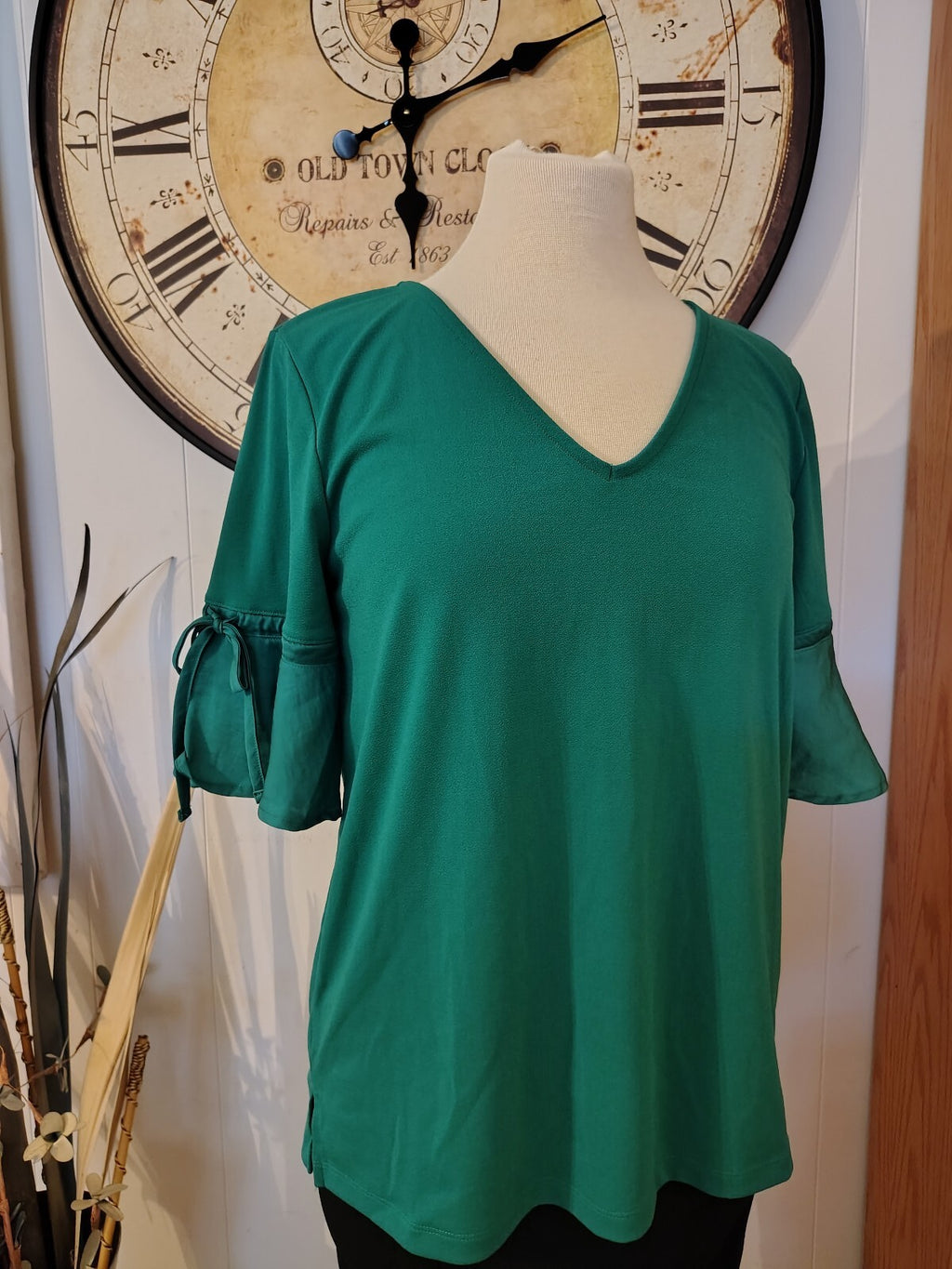 Banana Republic Medium Green V-Neck Top with Tie Sleeve NWT