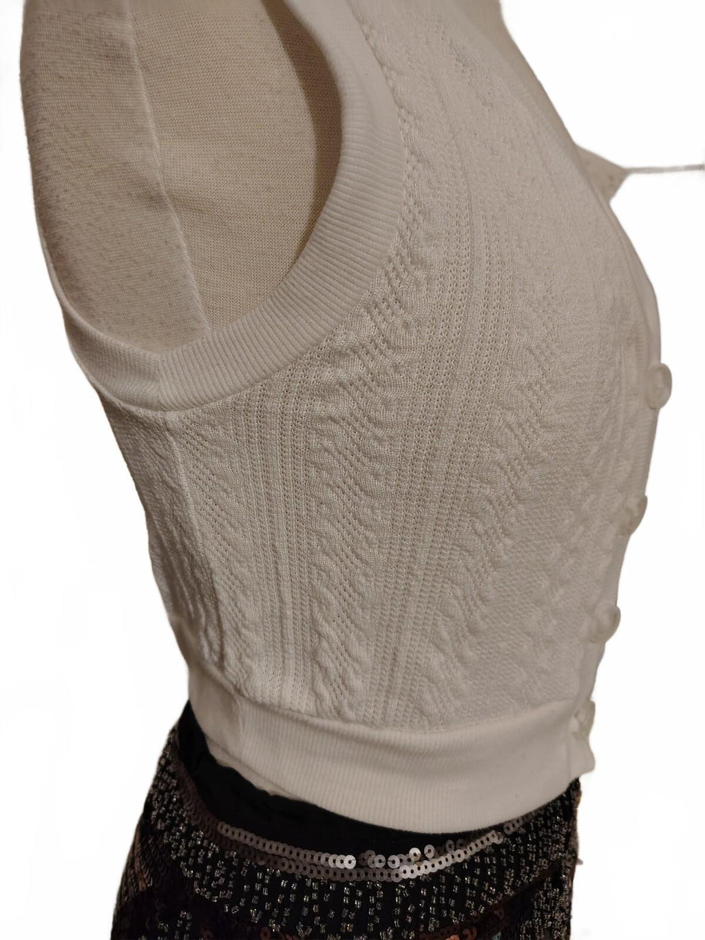 White Sleeveless Cable Knit Button-Up Vest Urban Romantics M