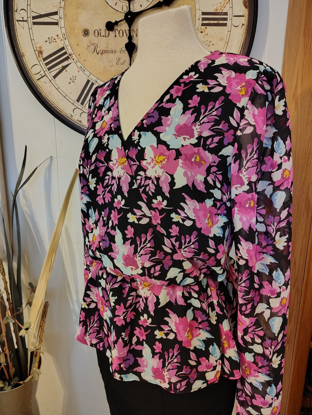 Bar III Women's Medium Floral Print V-Neck Blouse