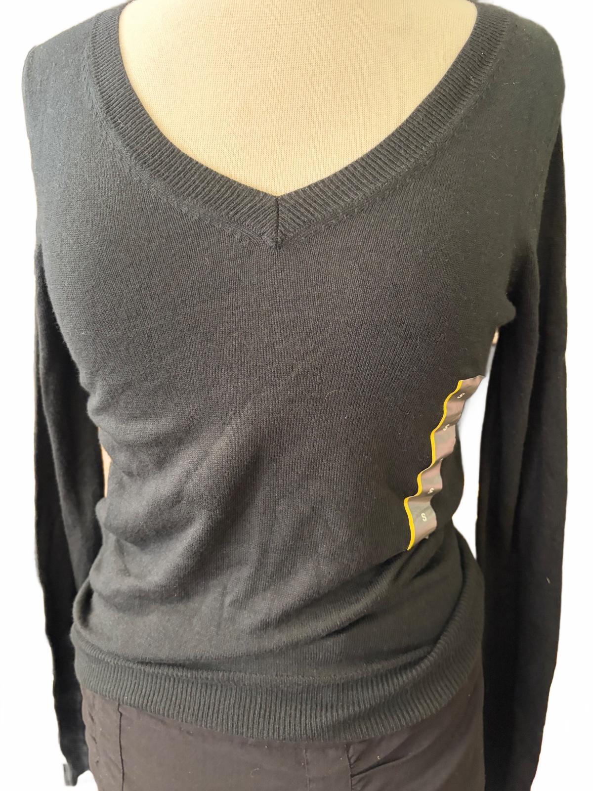 Women's Black V-Neck Shrug Sweater Size Small by Mossimo