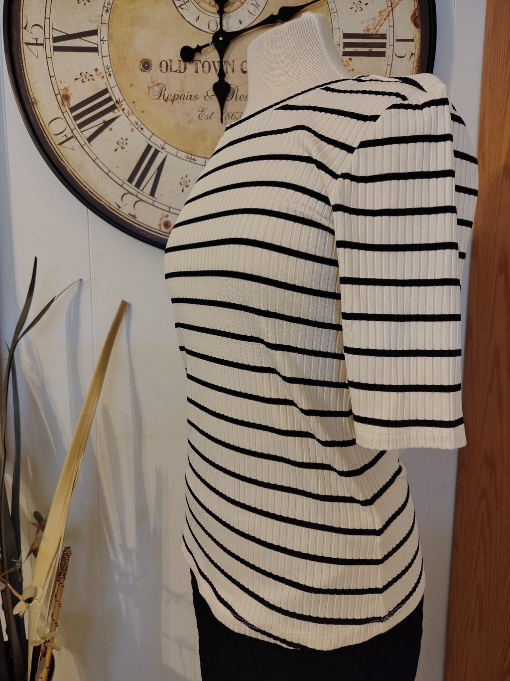 Madison New York Women's Black & White Striped Ribbed Top Sm