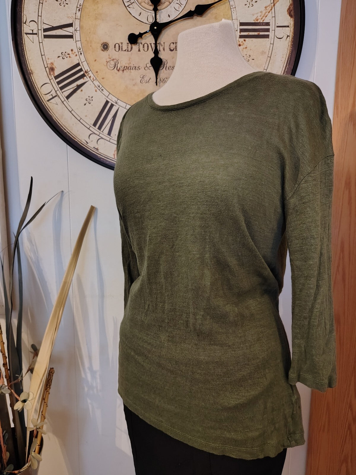 Tahari Olive Green 100% Linen Button-Back Long Sleeve Top, L