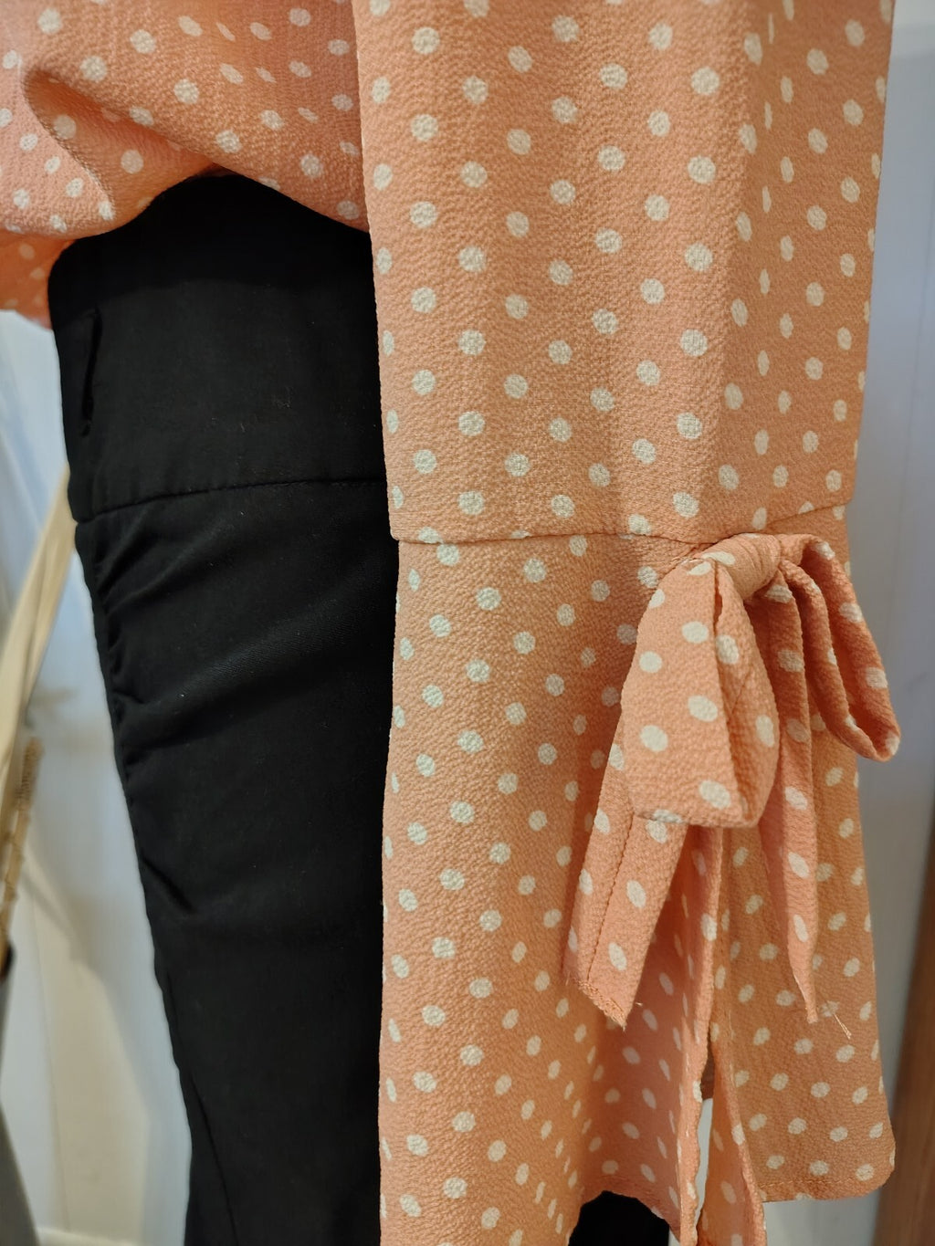 Theoutfit Women's Medium Peach Polka Dot Long Sleeve Blouse