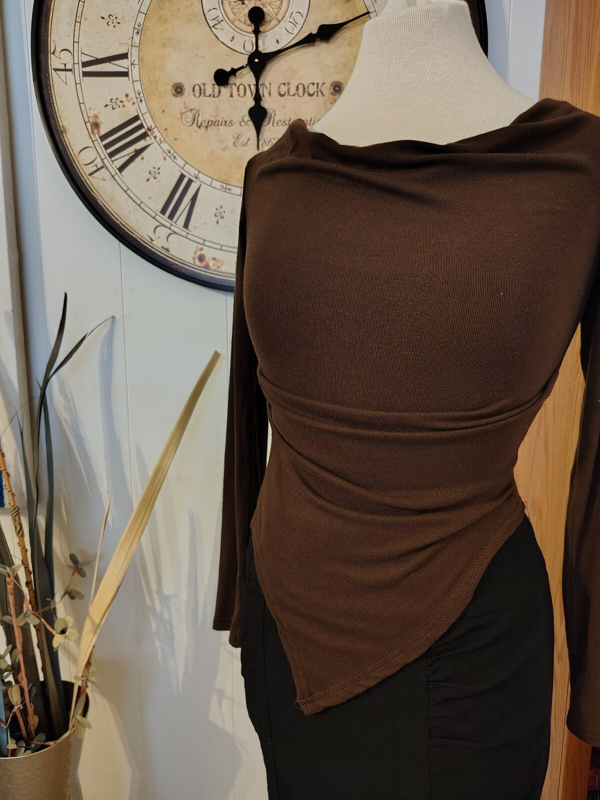 Akanji Women's Brown Long Sleeve Asymmetric Hem Top XS