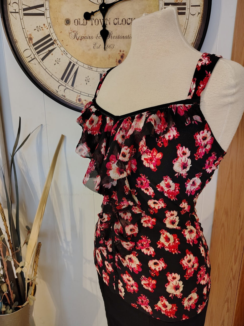 White House Black Market Floral Ruffle Pink Black Y2K Medium