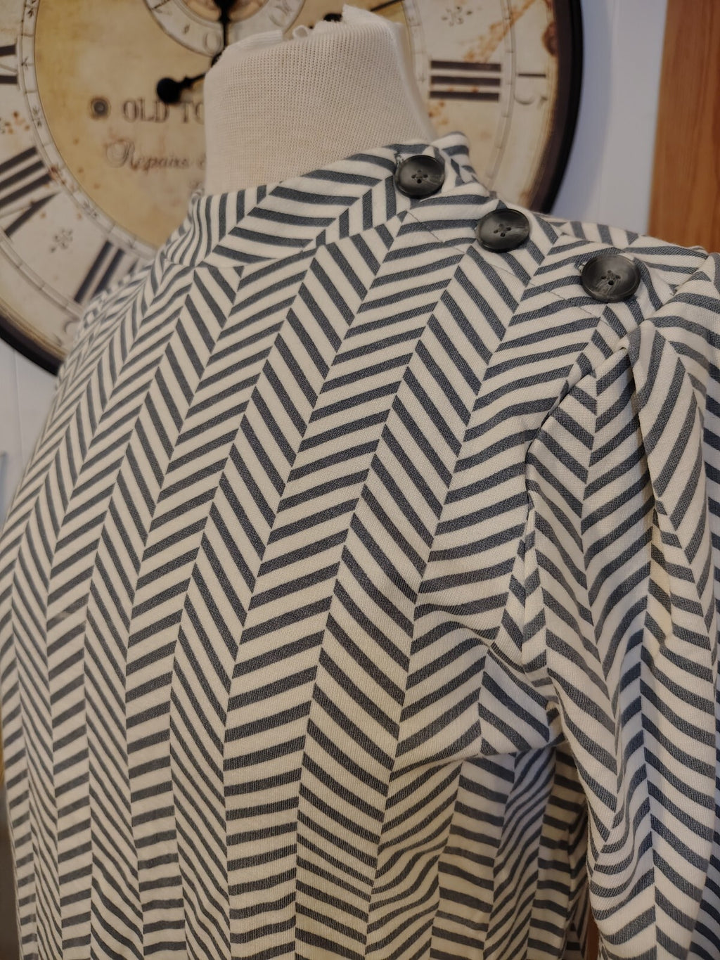 Ann Taylor Medium Chevron Pattern Button Shoulder Long-Sleee