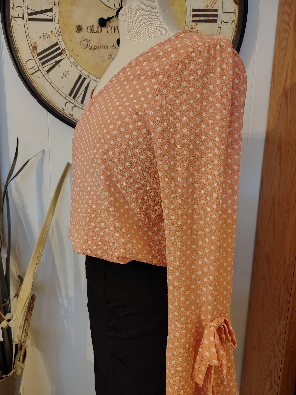 Theoutfit Women's Medium Peach Polka Dot Long Sleeve Blouse