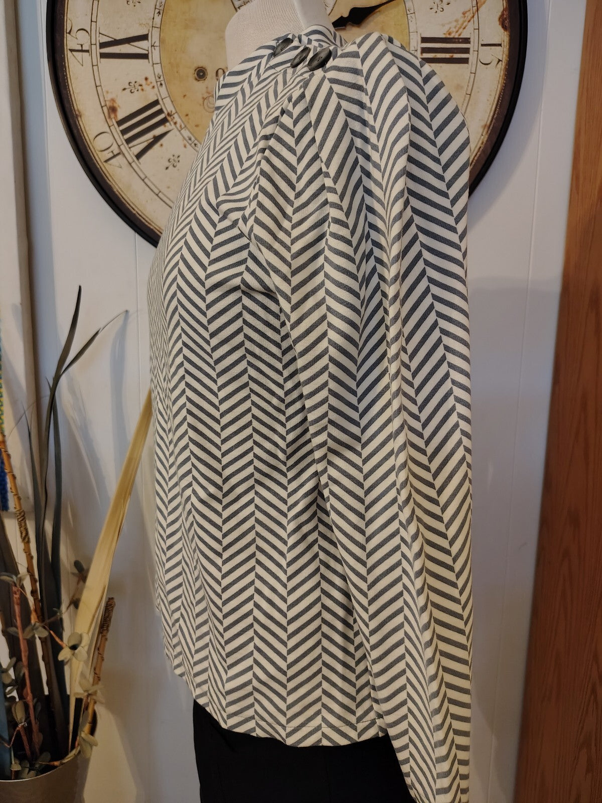 Ann Taylor Medium Chevron Pattern Button Shoulder Long-Sleee