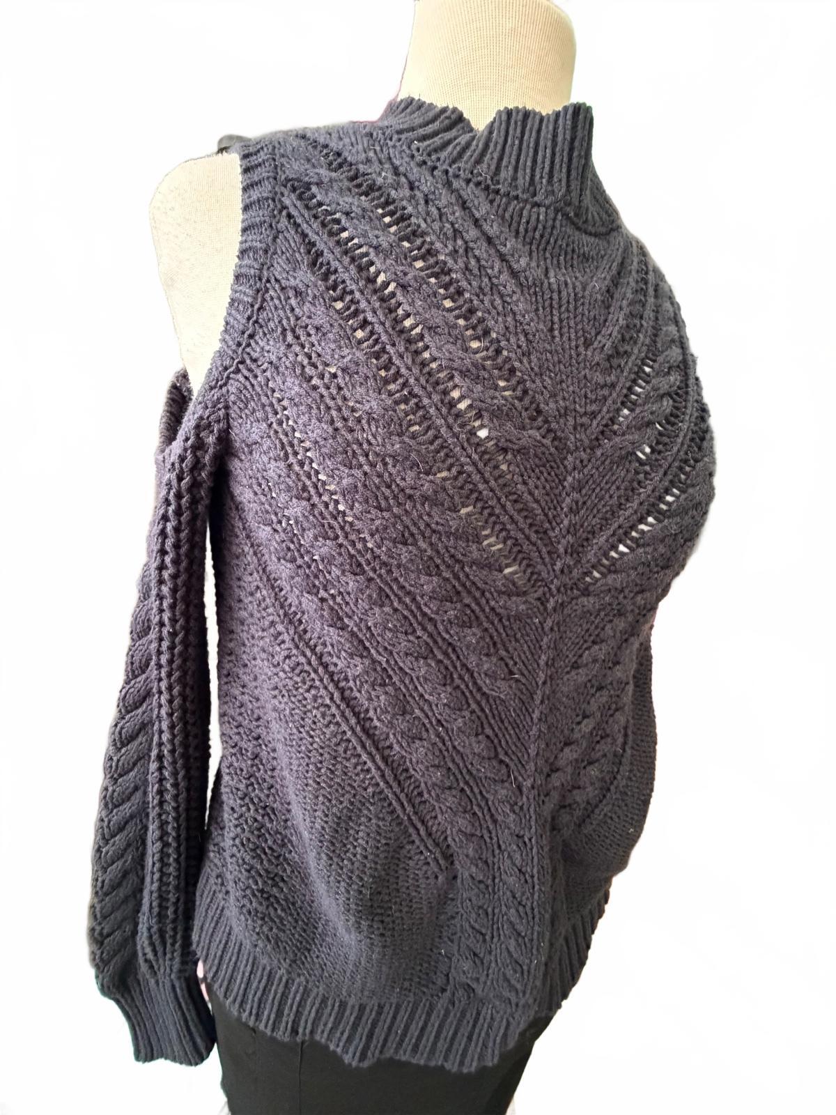 Aeropostale Women's Medium Navy Cable Knit Sweater