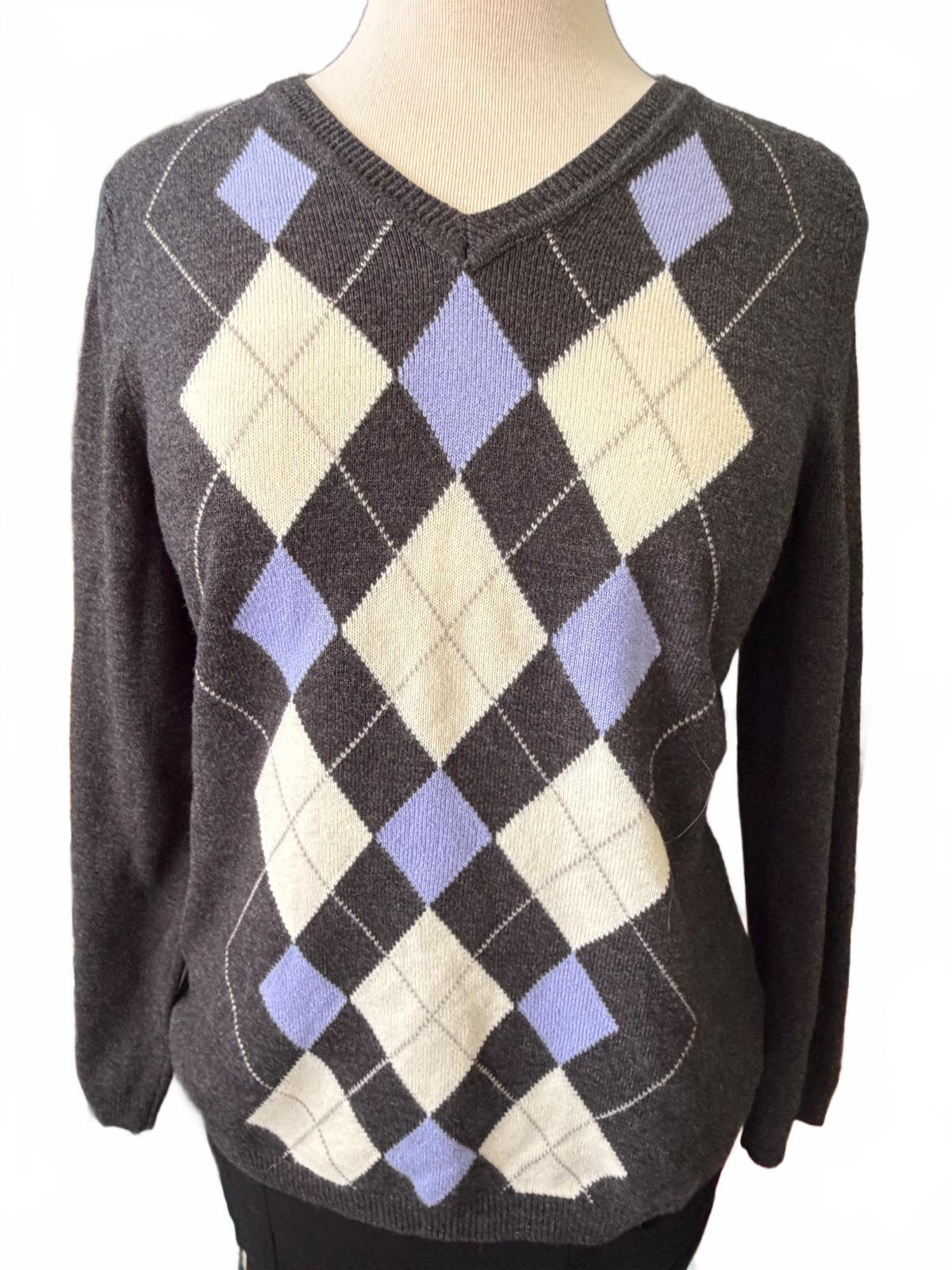 Croft & Barrow Women's Medium Argyle V-Neck Sweater