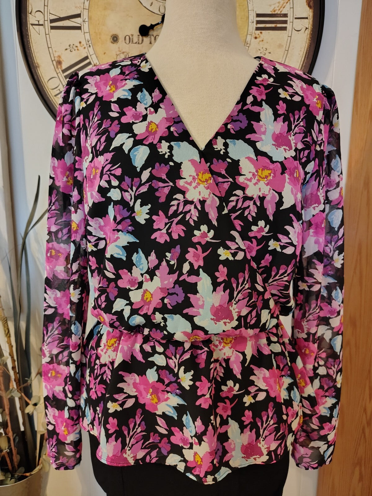 Bar III Women's Medium Floral Print V-Neck Blouse