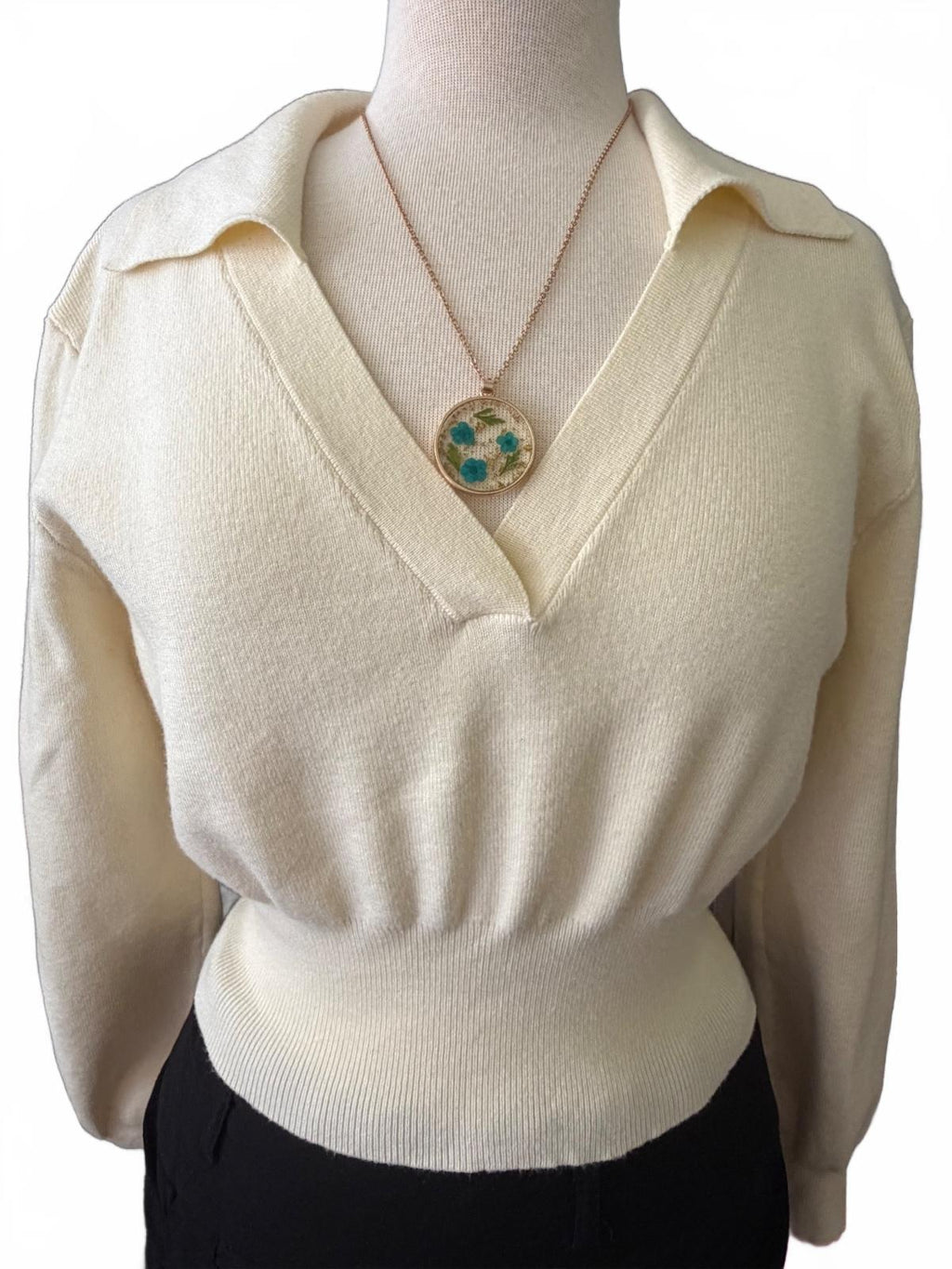Medium Women's Shrug Sweater with V-Neck Collar