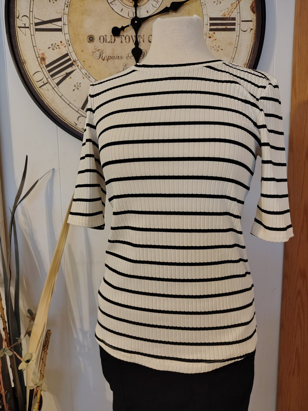 Madison New York Women's Black & White Striped Ribbed Top Sm