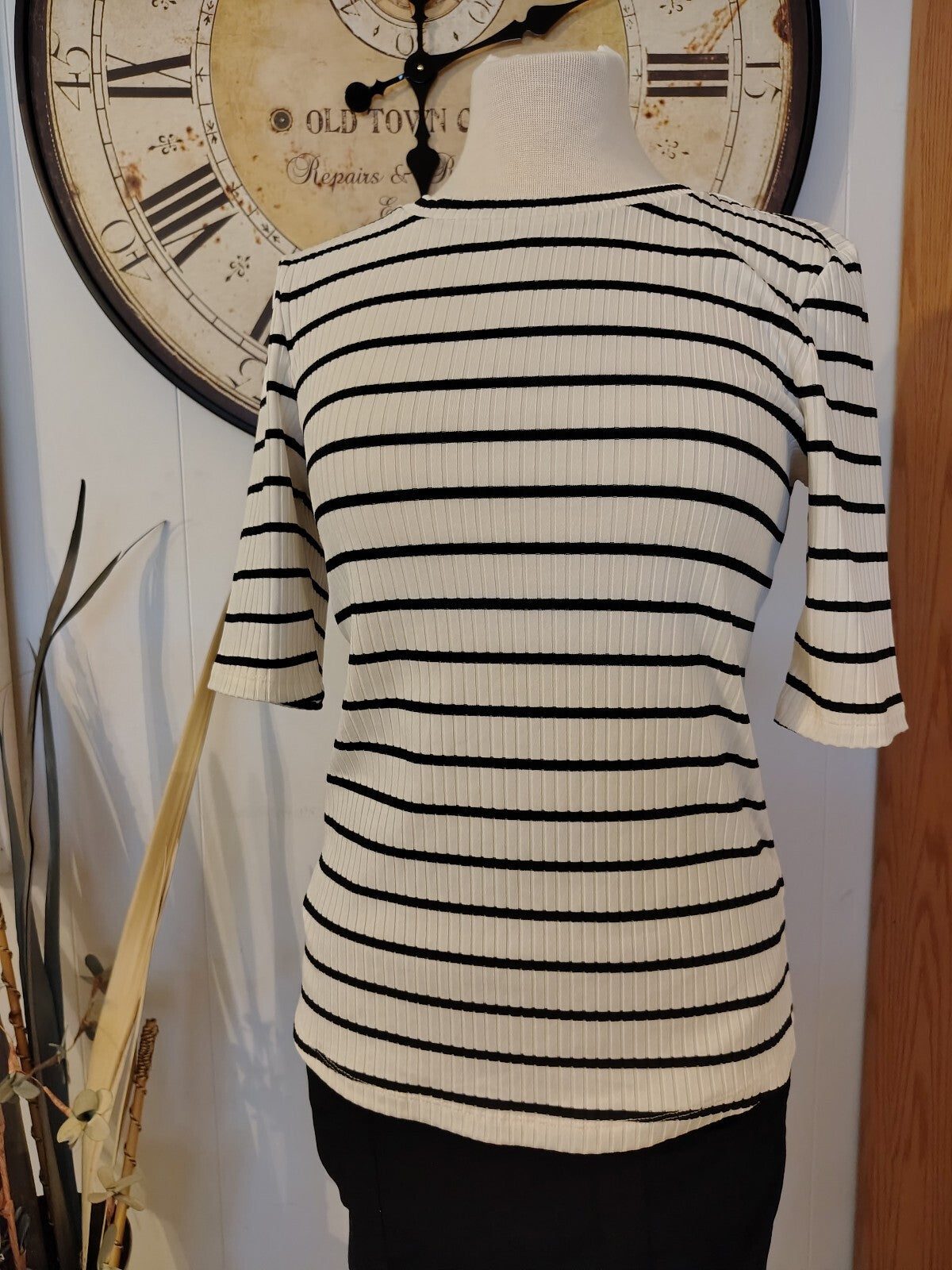 Madison New York Women's Black & White Striped Ribbed Top Sm