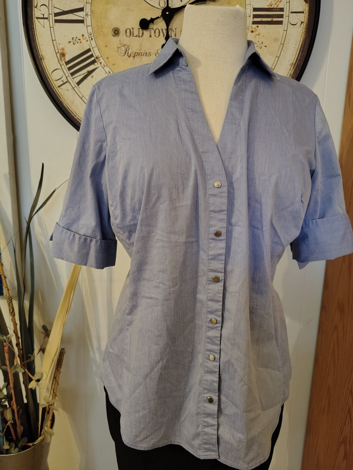 New York & Company Women's Medium Light Blue Button-Up