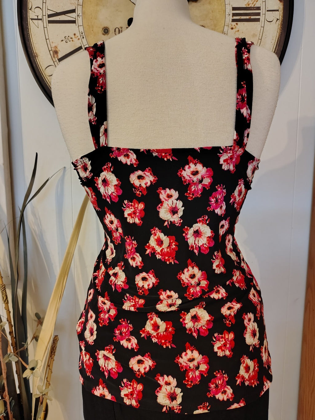 White House Black Market Floral Ruffle Pink Black Y2K Medium
